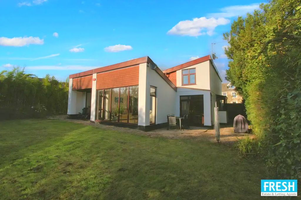 Property photo 1 of 40