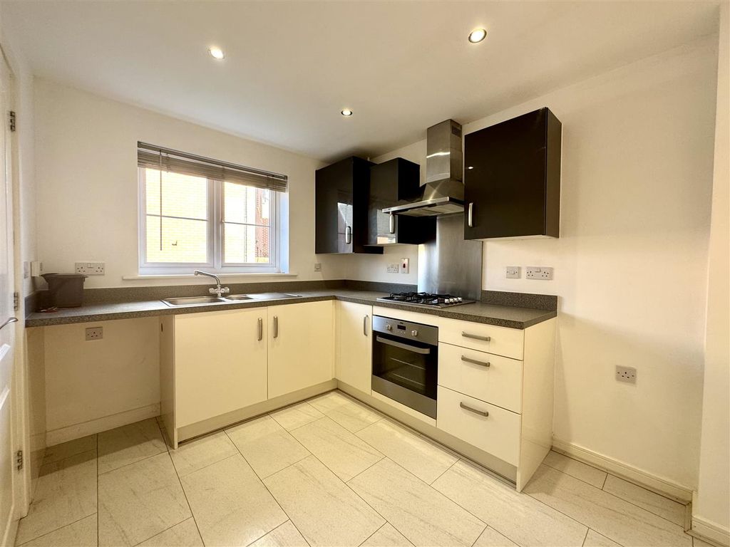Property photo 2 of 17 Kitchen