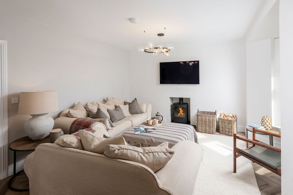Property photo 2 of 19 Living Room_The Manse, Dittisham