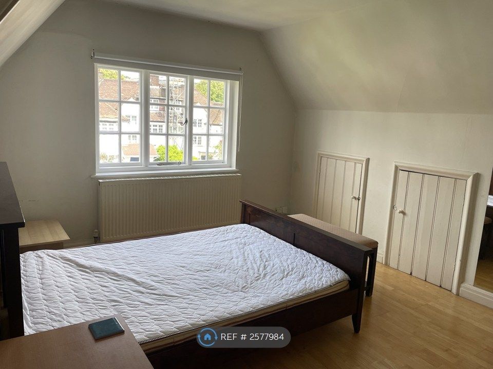 Property photo 3 of 6 Bedroom