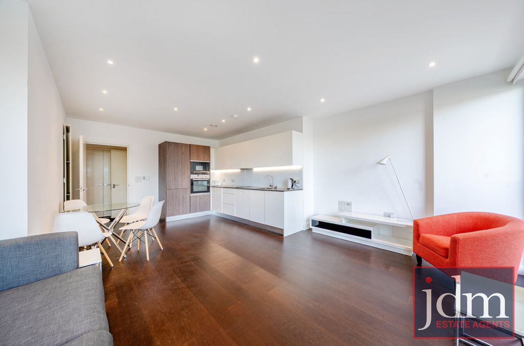 Property photo 2 of 12 51d9A77F-2E80-419...