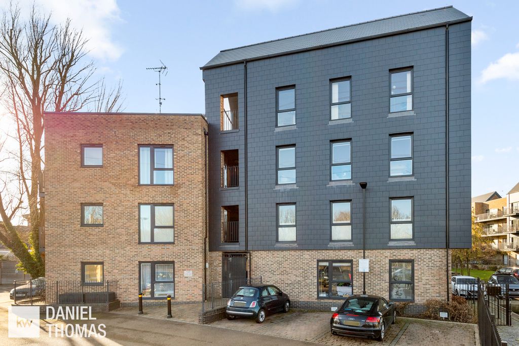 Property photo 1 of 21