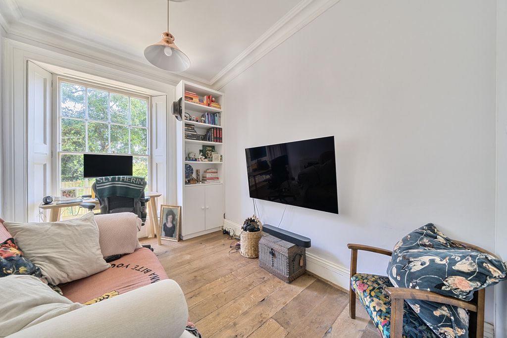 Property photo 3 of 17 Bedroom