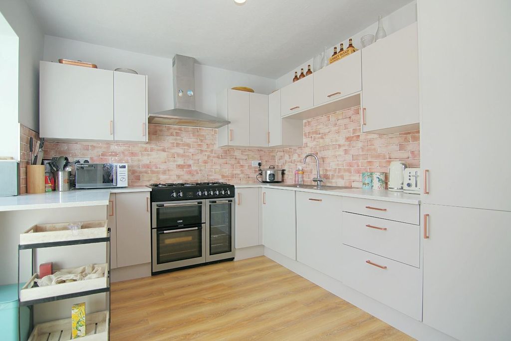 Property photo 2 of 20 Kitchen