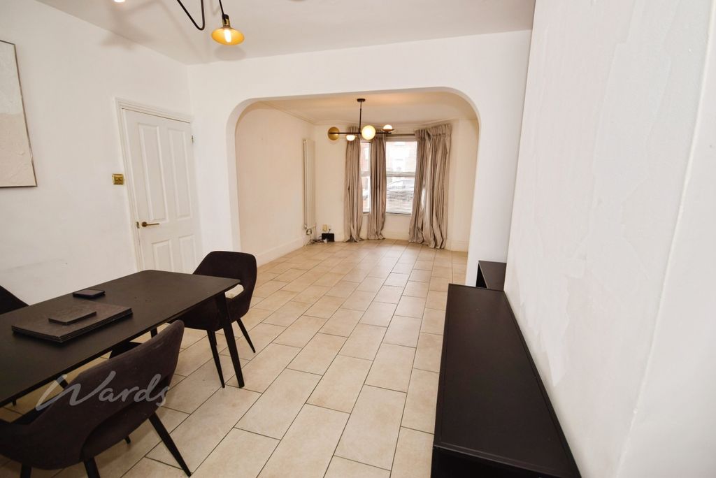 Property photo 3 of 12 Valley Lounge