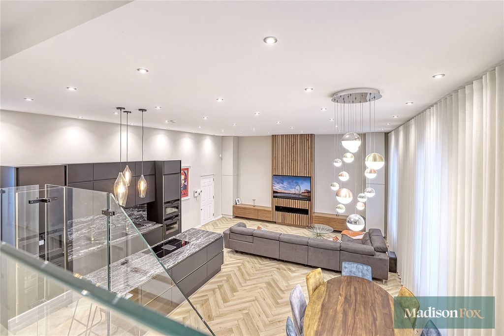 Property photo 2 of 39 Picture No. 57