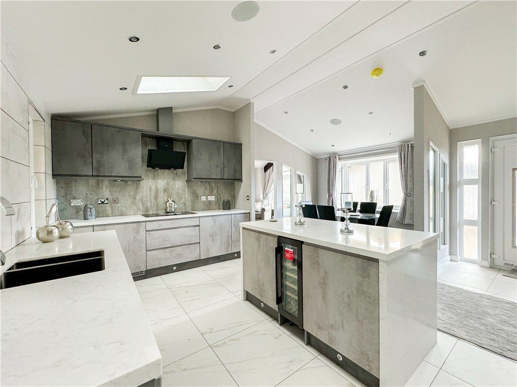 Property photo 3 of 20 Kitchen