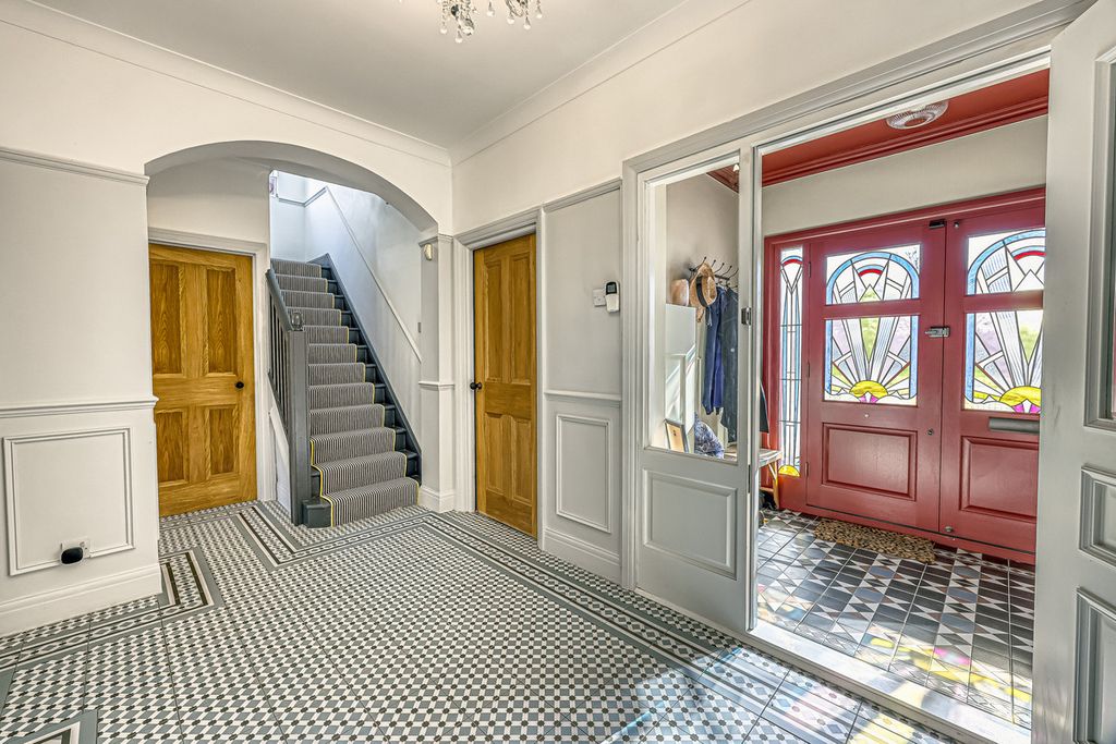 Property photo 2 of 44