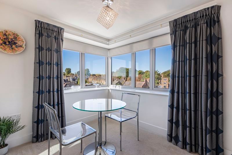 Property photo 3 of 16 Dining Area