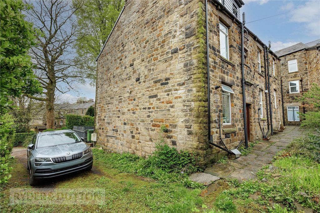 Property photo 3 of 20 Parking