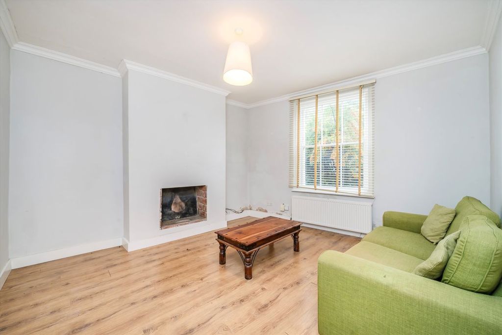 Property photo 2 of 6