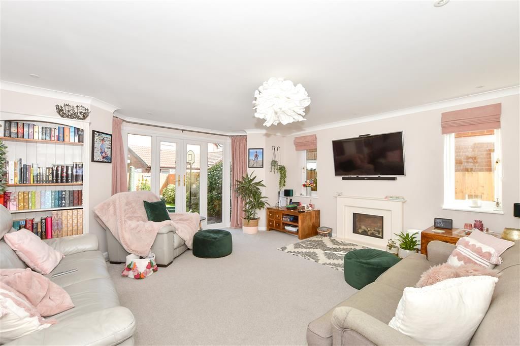 Property photo 1 of 17 Lounge