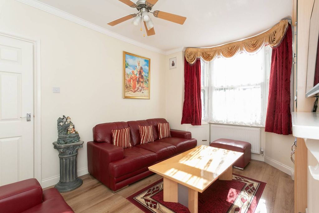 Property photo 3 of 23