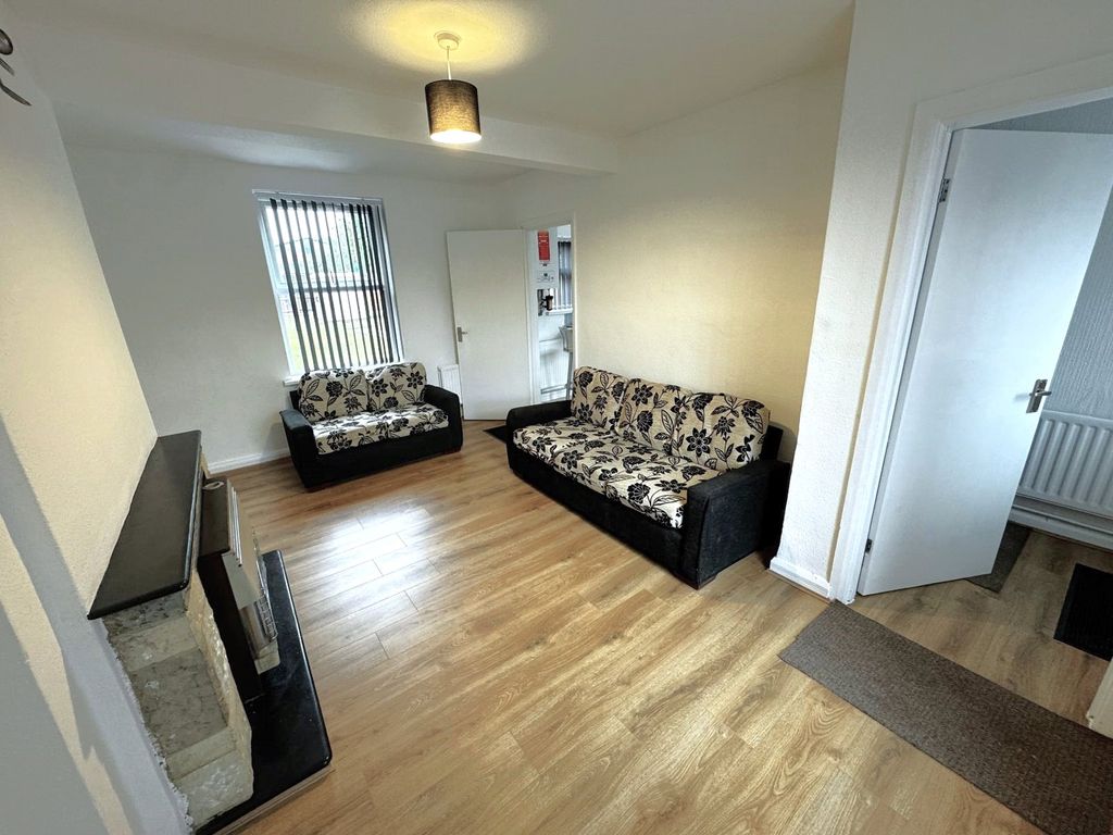 Property photo 2 of 10 Lounge