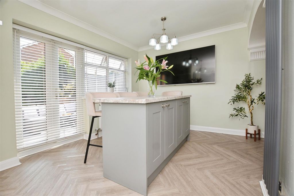 Property photo 2 of 25 Kitchen Diner