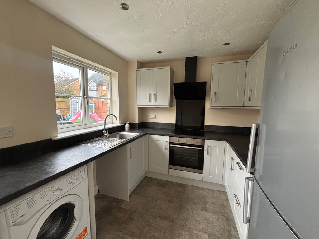 Property photo 2 of 10 Kitchen