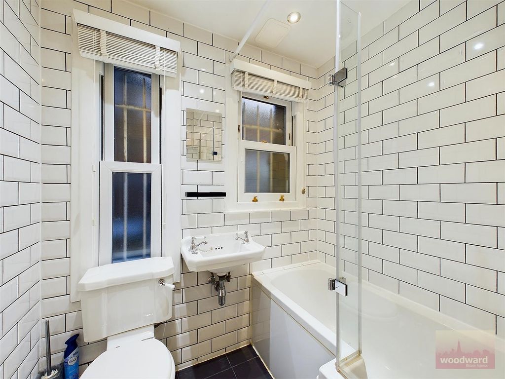 Property photo 3 of 14 Cam01320G0-Pr0138-Still008.Jpg