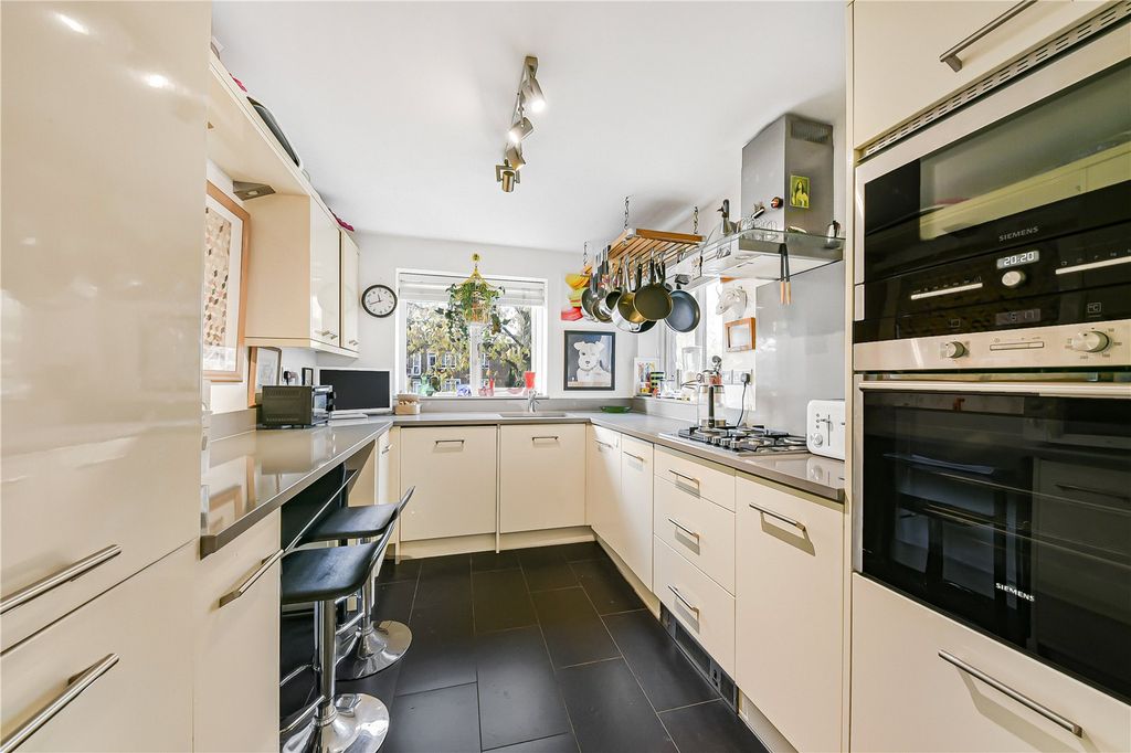 Property photo 3 of 15 Picture No. 11