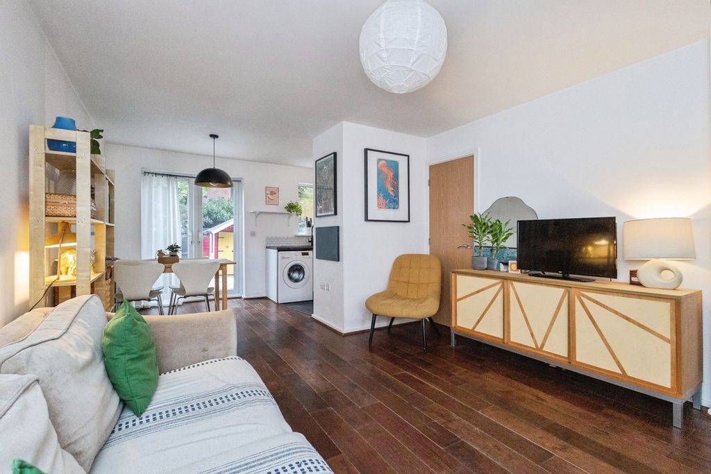 Property photo 2 of 17 Photo