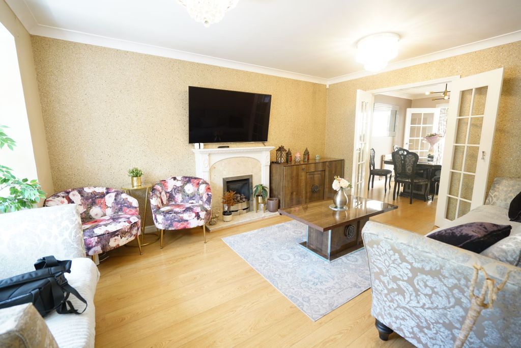 Property photo 3 of 34