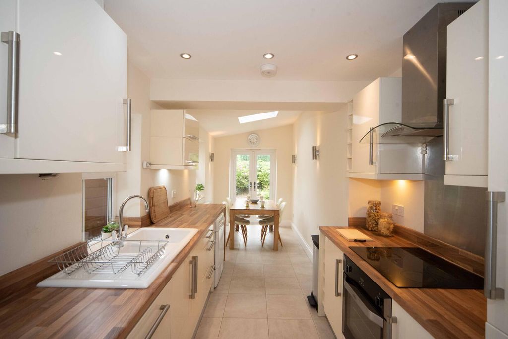 Property photo 2 of 17 Kitchen