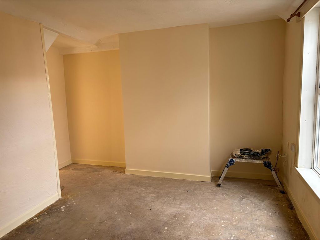 Property photo 3 of 7 Living Room