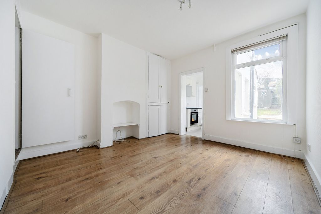 Property photo 2 of 17 1434932-17-69c29c...