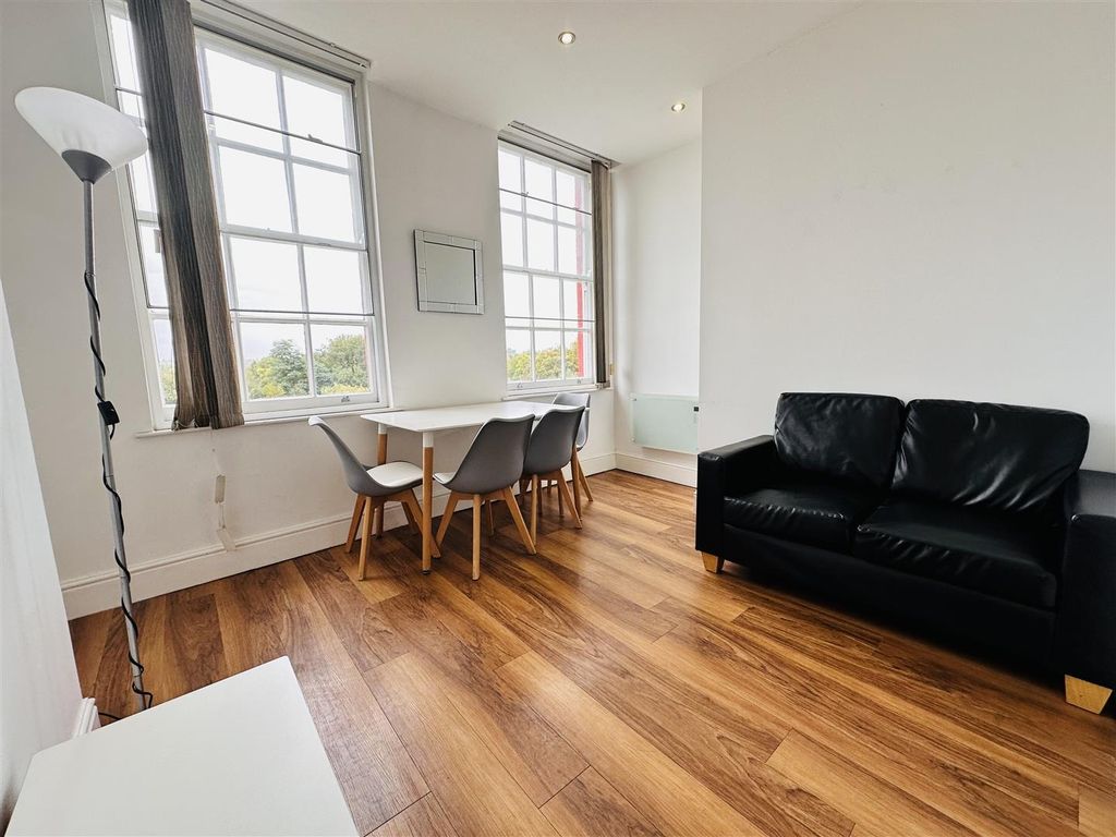 Property photo 2 of 14