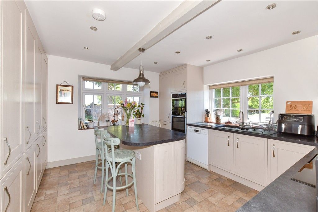 Property photo 3 of 23 Kitchen