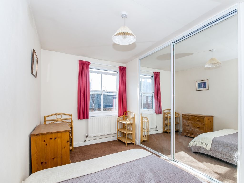 Property photo 3 of 6 Bedroom1