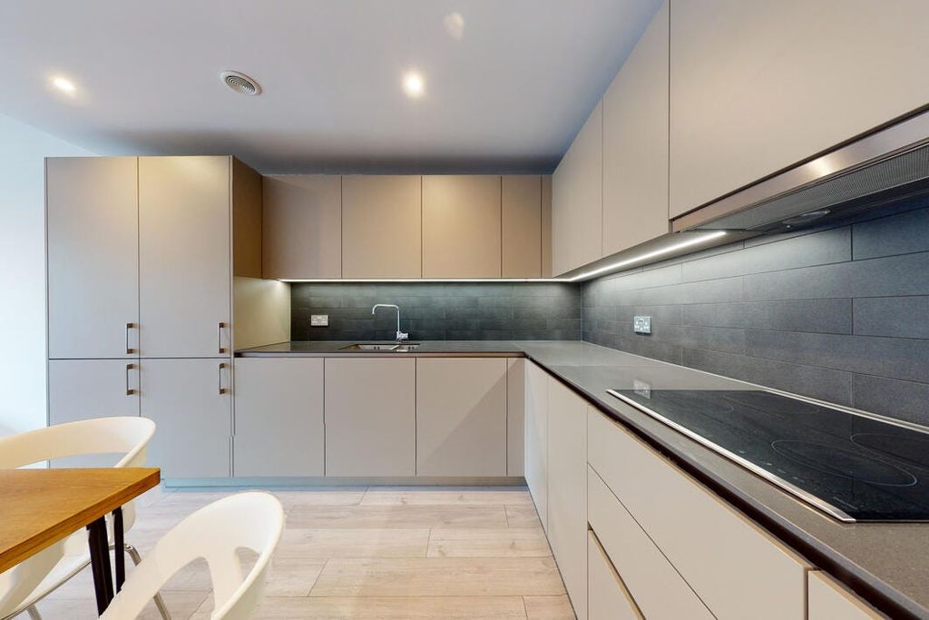 Property photo 3 of 28