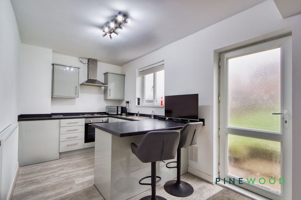 Property photo 3 of 11 Kitchen / Breakfast Room