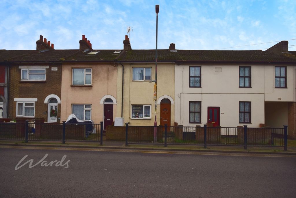 Property photo 1 of 6 Luton Road Front