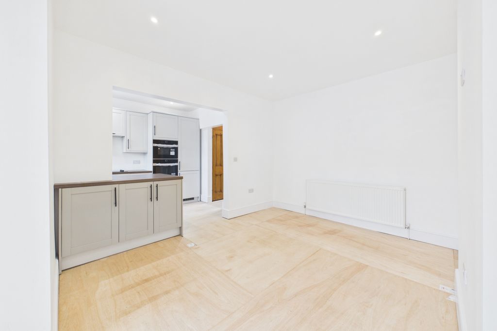 Property photo 3 of 28 Dining Room