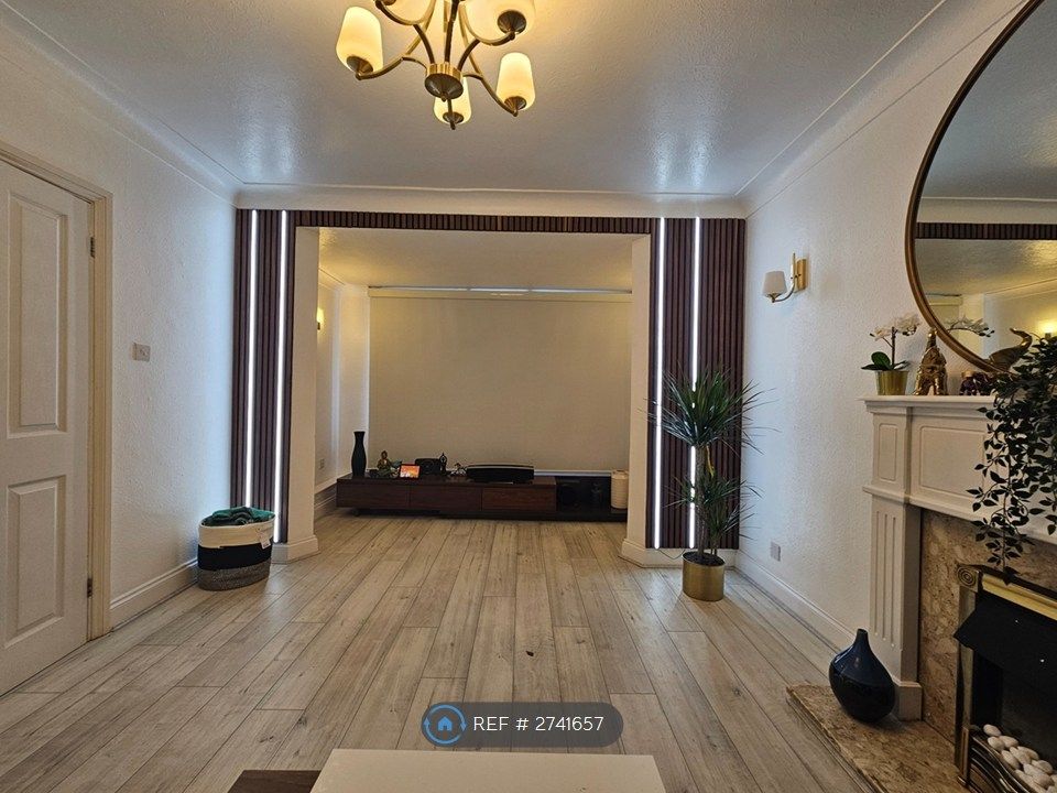 Property photo 3 of 32