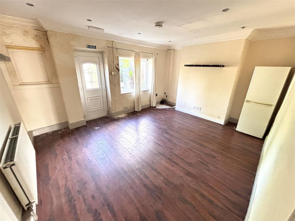 Property photo 2 of 14 Living Room