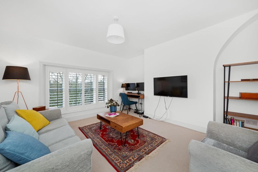 Property photo 2 of 9
