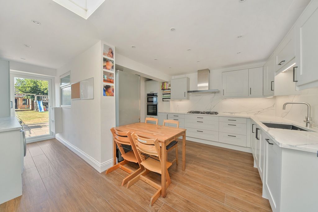 Property photo 3 of 18 Kitchen/Dining Room