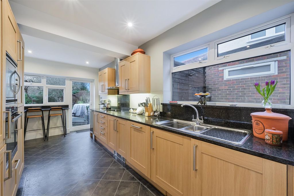 Property photo 3 of 15 Nutfield Road  (15).Jpg