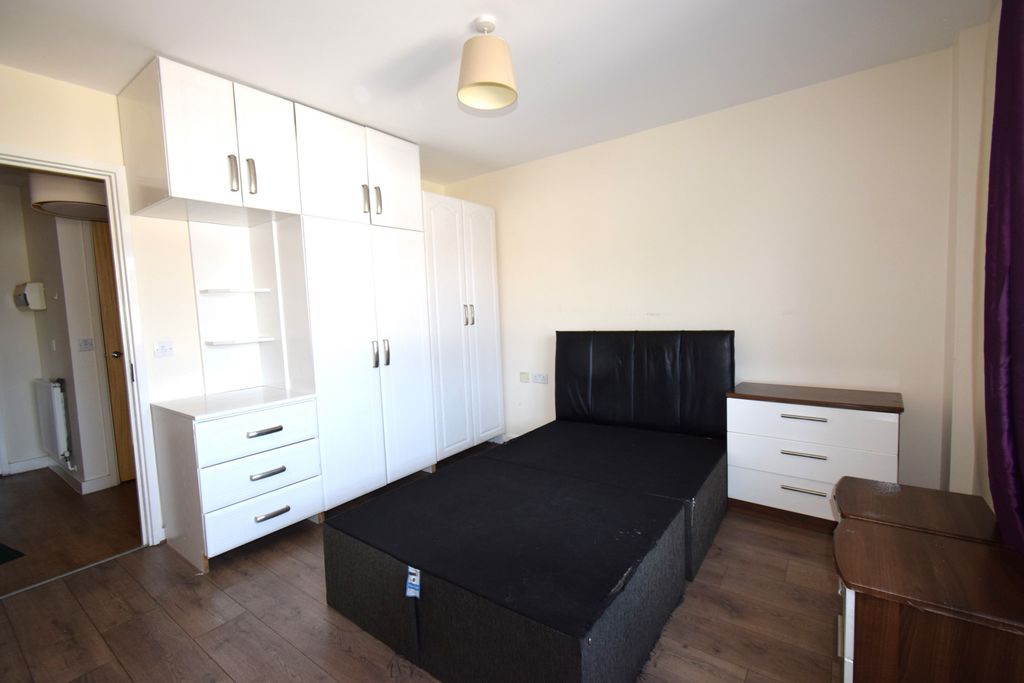 Property photo 1 of 11 Bedroom