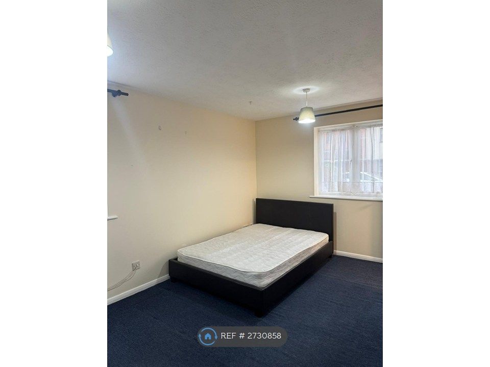 Property photo 2 of 6 Main Room 2