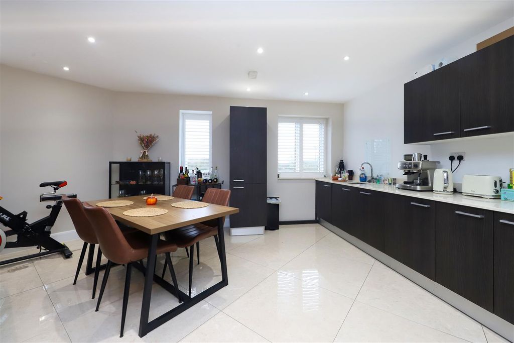 Property photo 2 of 14 Dining Area