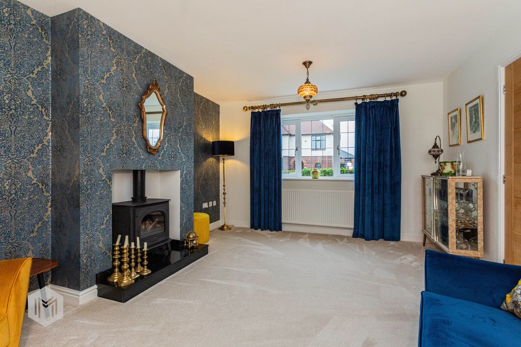 Property photo 2 of 33 Picture No. 21