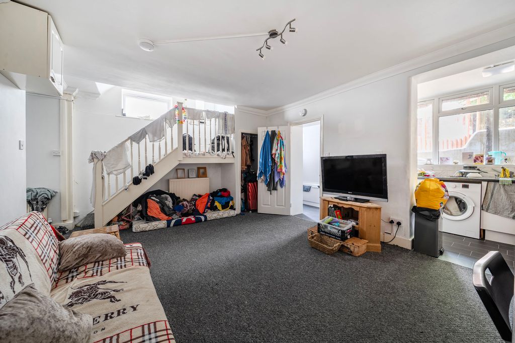 Property photo 3 of 10