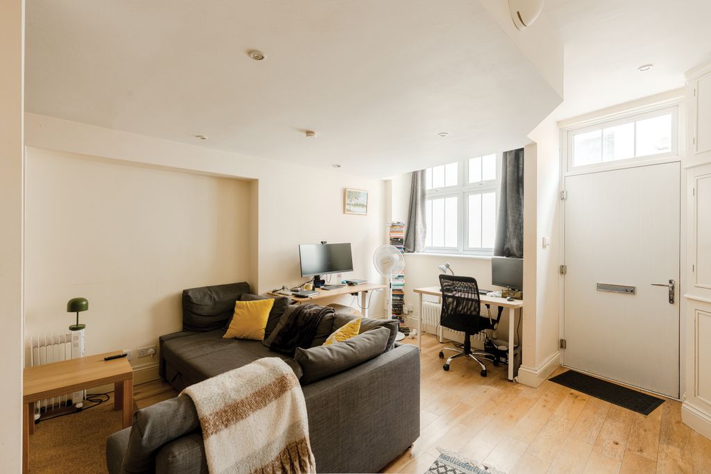 Property photo 3 of 14 11