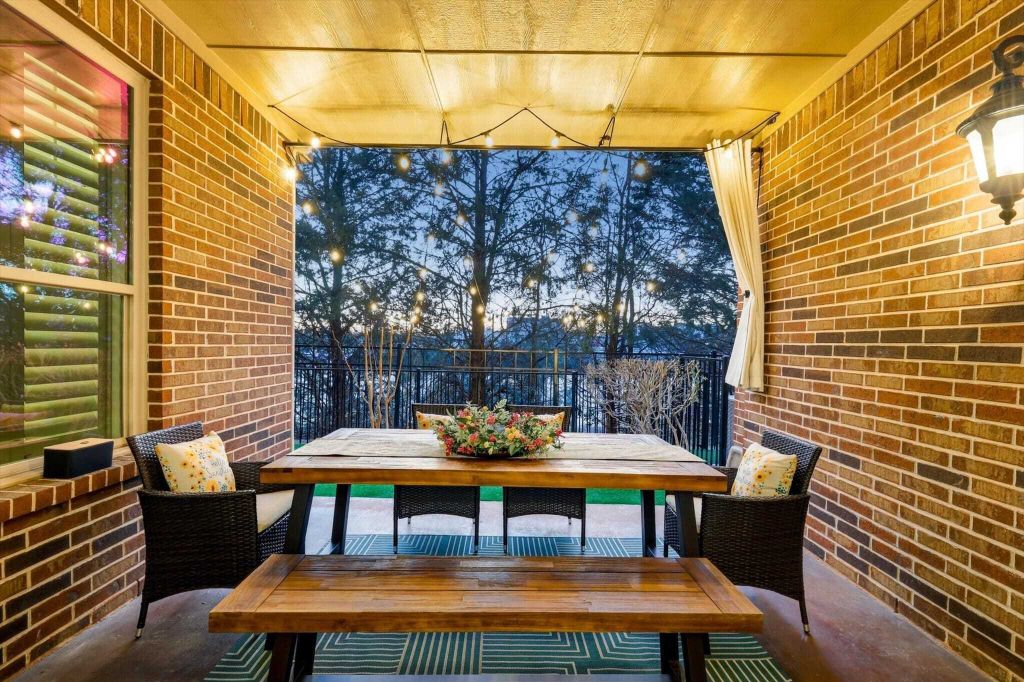 Property photo 1 of 31