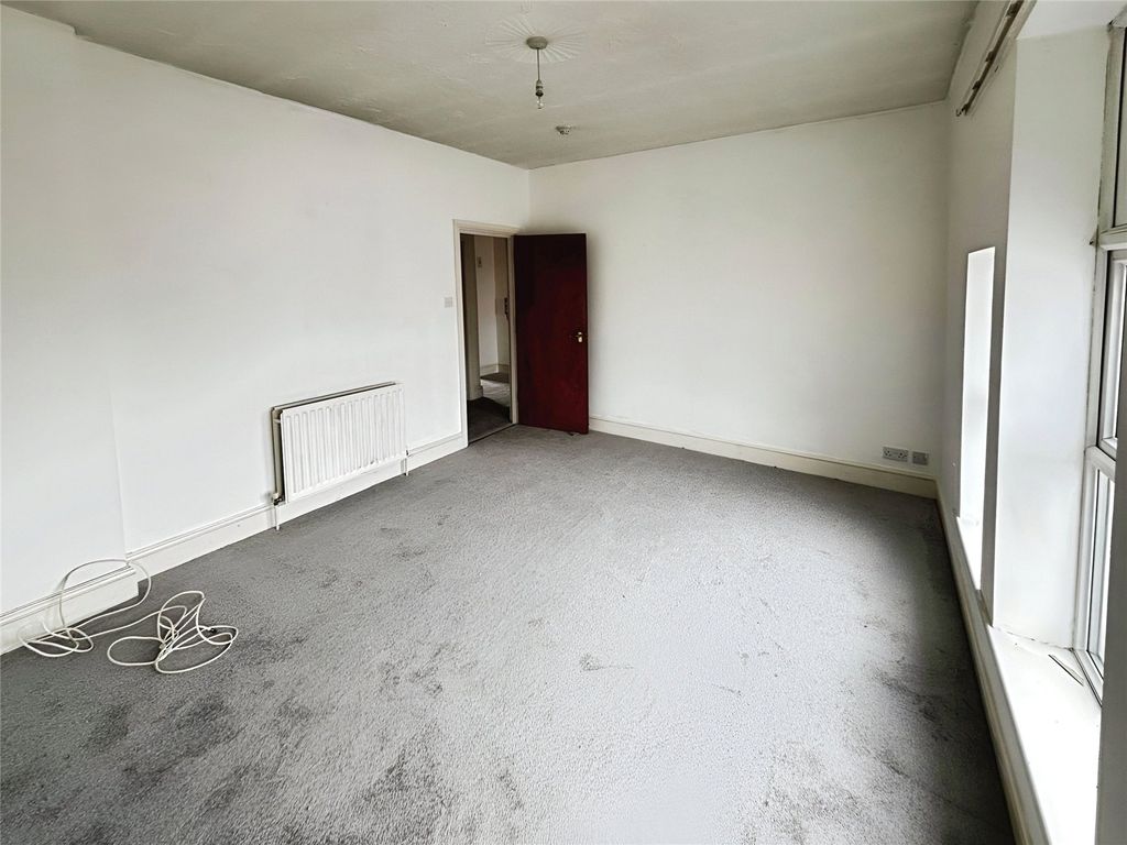 Property photo 3 of 14 Living Room