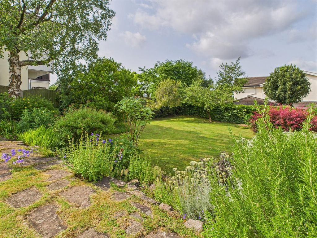 Property photo 2 of 19 Gardens And Grounds