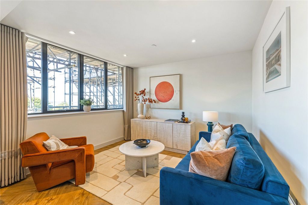 Property photo 2 of 8 Show Home