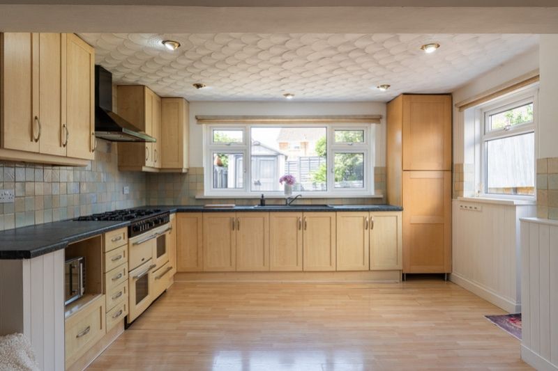 Property photo 2 of 23 Rowan-Way-16_7Cec-0d20-A9c1-396B-Ca1c-Bf52-d8E6-43